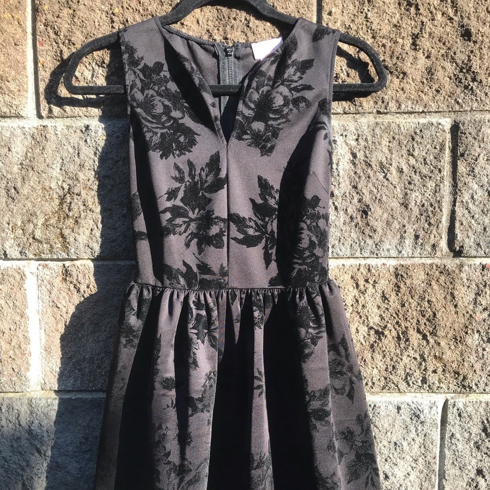 Velvet flower dress w/ slit front & flowy skirt
